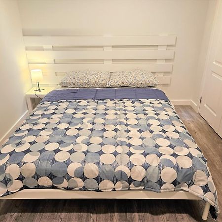 Charming Detached House Near The Airport Apartment มิสซิสซอกา ภายนอก รูปภาพ