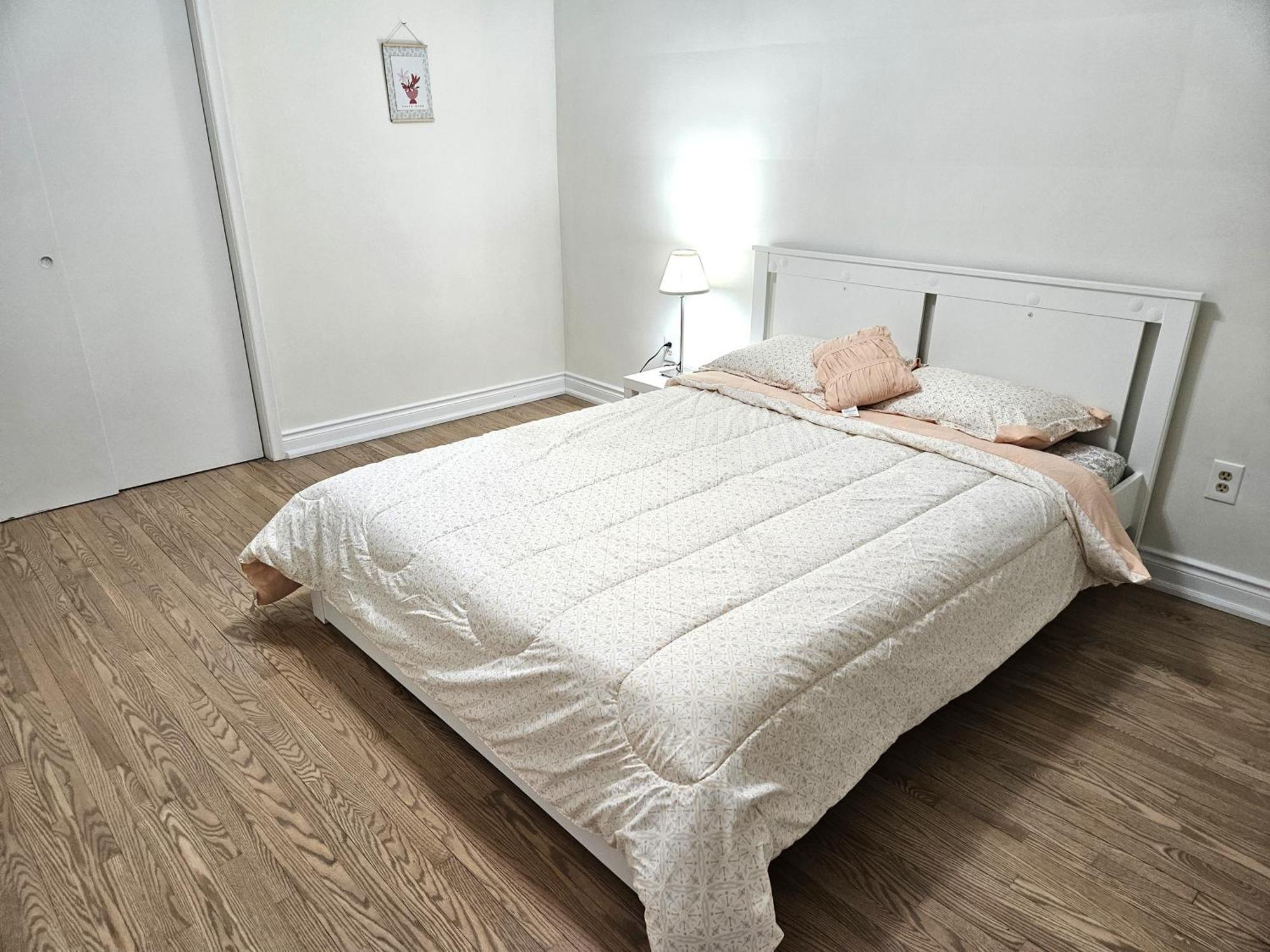 Charming Detached House Near The Airport Apartment มิสซิสซอกา ภายนอก รูปภาพ