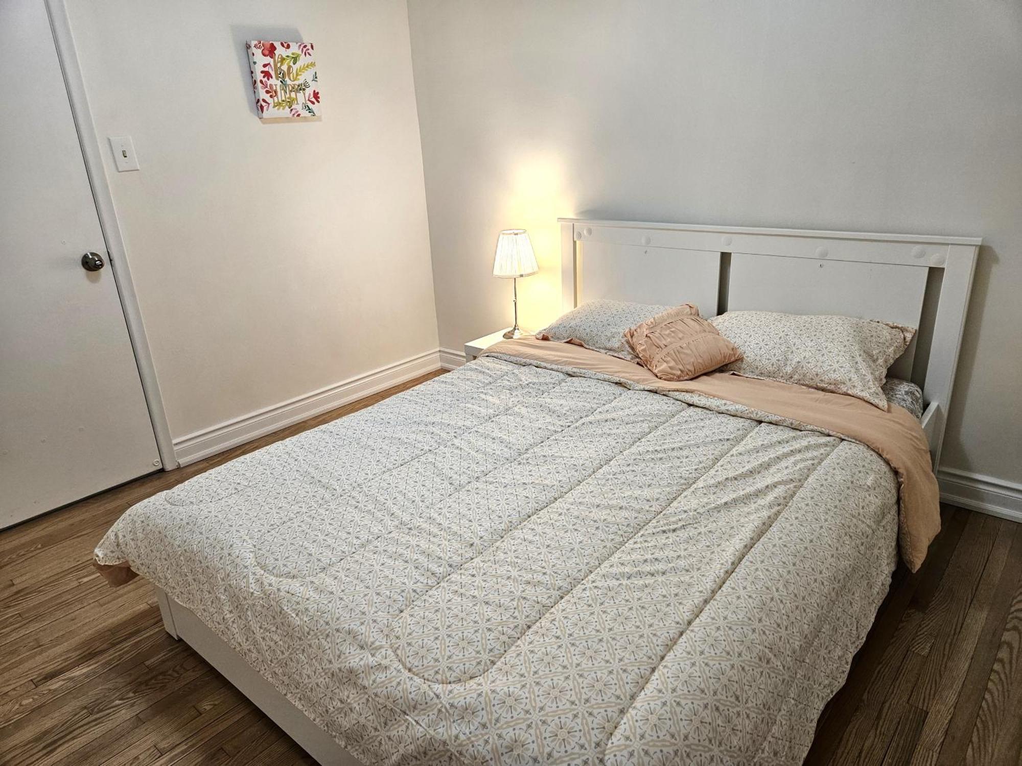 Charming Detached House Near The Airport Apartment มิสซิสซอกา ภายนอก รูปภาพ
