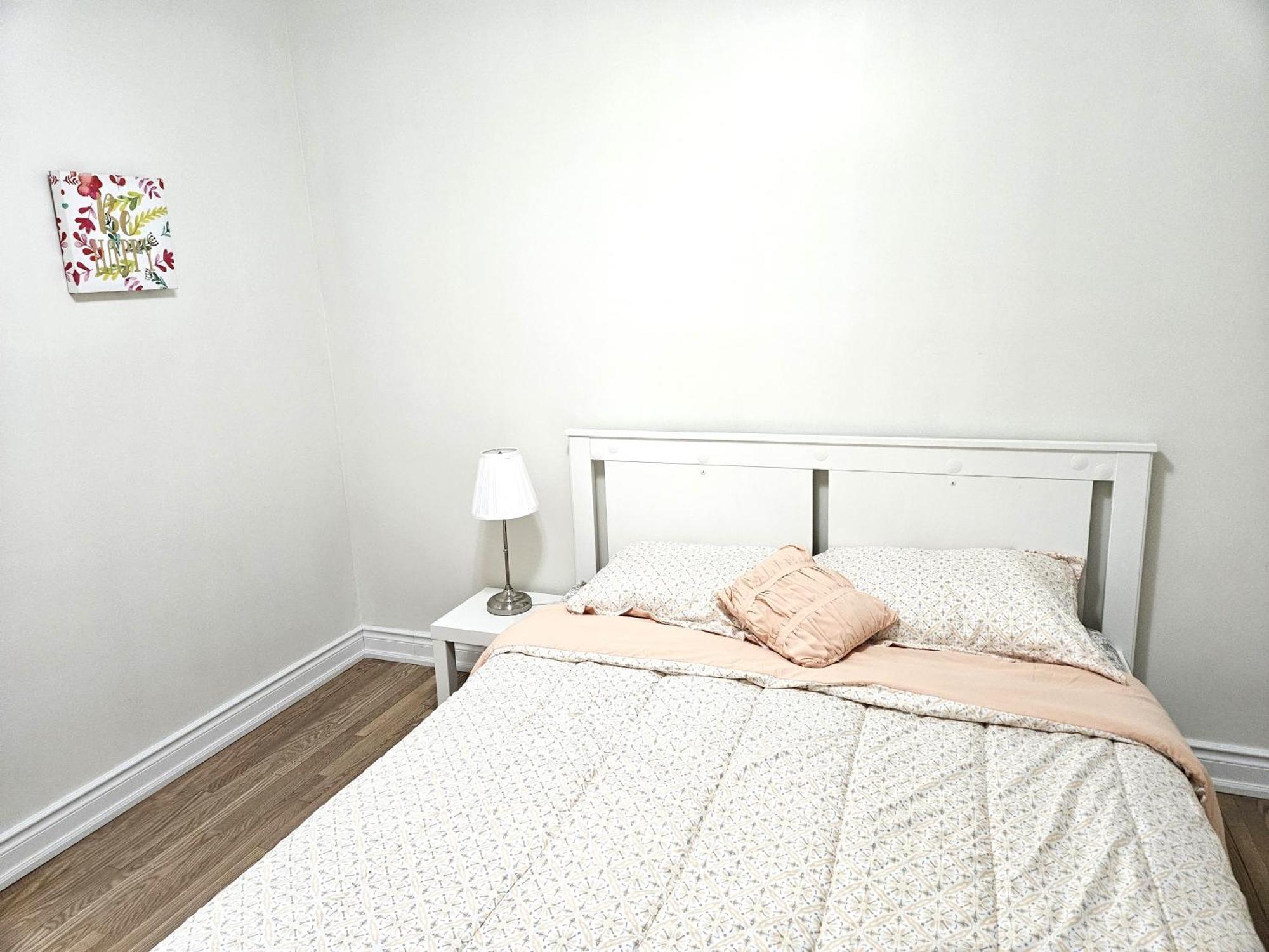 Charming Detached House Near The Airport Apartment มิสซิสซอกา ภายนอก รูปภาพ