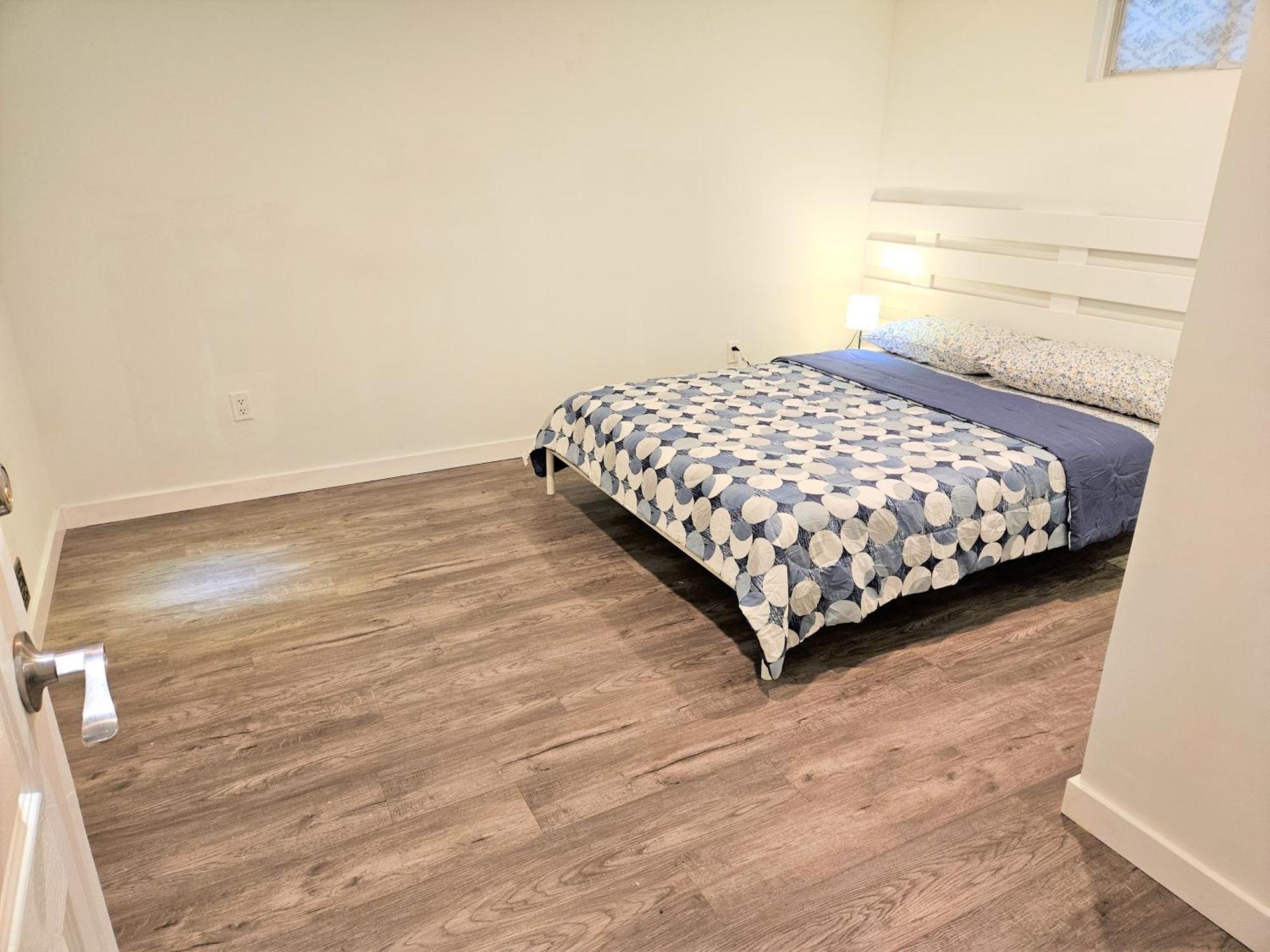 Charming Detached House Near The Airport Apartment มิสซิสซอกา ภายนอก รูปภาพ