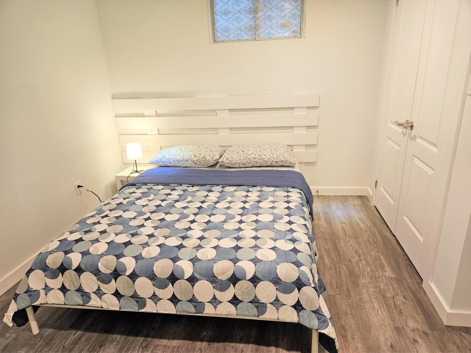 Charming Detached House Near The Airport Apartment มิสซิสซอกา ภายนอก รูปภาพ